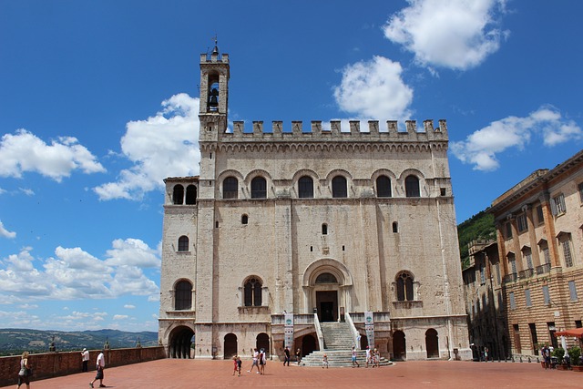 Piazza_Gubbio_2